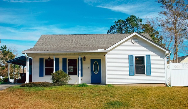 Spacious and stylish 3bd home minutes from beach
