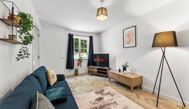 Spacious and Stylish Abode in Nottingham Sleeps 14