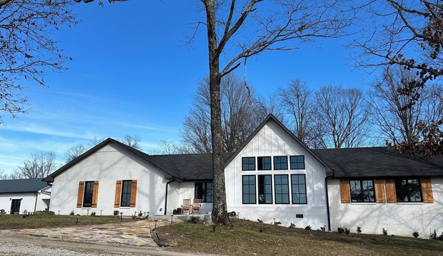 Spacious and stylish farmhouse in peaceful Sparta, Tennessee