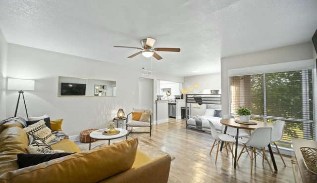 Spacious and Stylish Apartment | AT&T Stadium