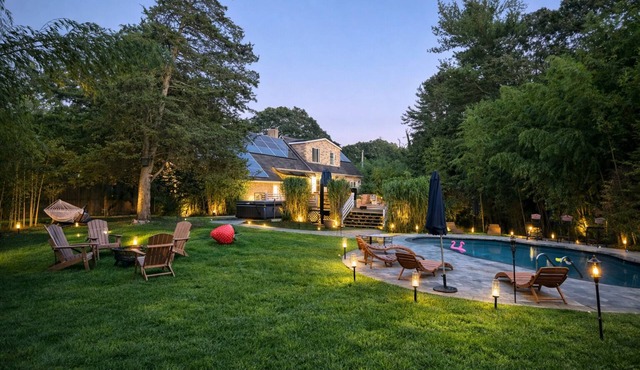 Spacious and stylish house minutes away from Hamptons