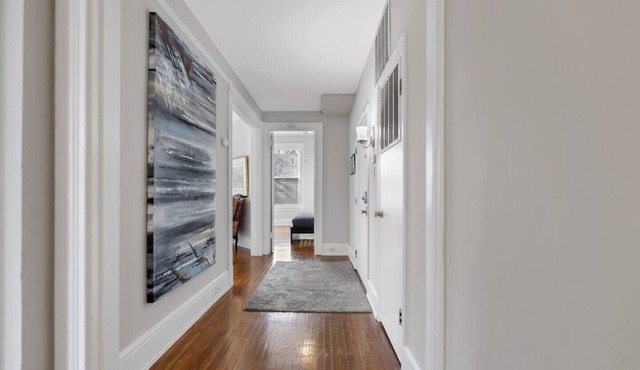 Spacious and Sunlit 2 Bedroom Near Eden Park