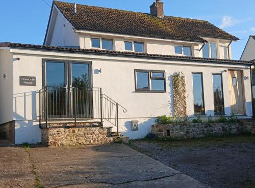 Spacious and sunny accommodation with Underfloor heating throughout