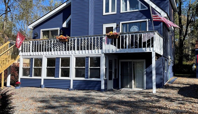 Spacious and Tranquil Lazy Lake Lodge Escape