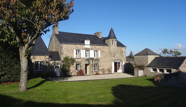 Spacious and warm family home, with garden, sea view