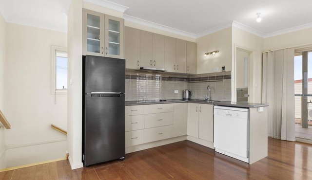 Spacious and welcoming 5 bedroom 2 bathroom pet-friendly home with garden