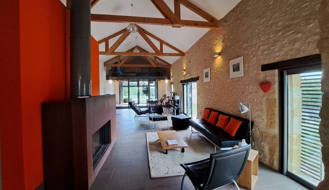 SPACIOUS APARTMENT IDEAL FOR A FAMILY BREAK BETWEEN BERGERAC AND SARLAT