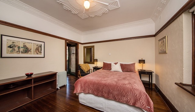 Spacious apartment, garden terrace, minutes to beach, pet friendly