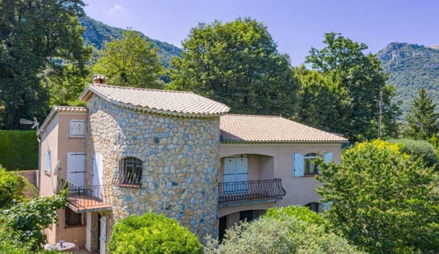 Spacious apartment with garden, ideal for families