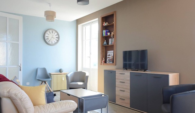 Spacious apartment in Évian-les-Bains with balcony and garage