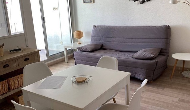 Spacious apartment with pool - 6 guests