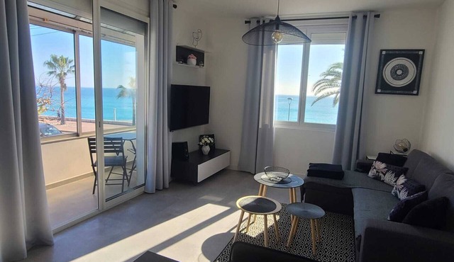 spacious Apartment 2 rooms on the sea side