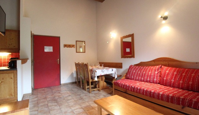 Spacious apartment for 6 with balcony and parking