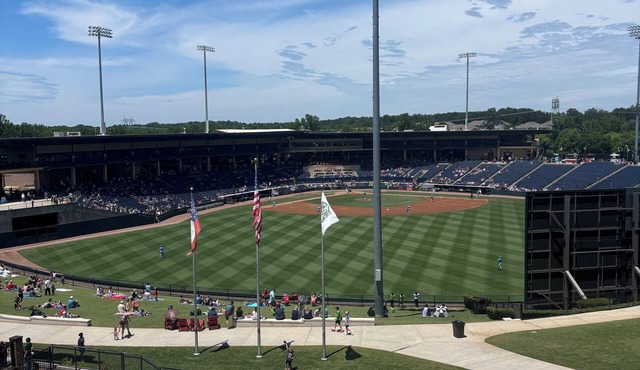 Spacious apartment with a baseball field view also pool view