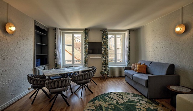 Spacious apartment 100m² + parking downtown