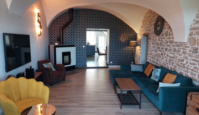 SPACIOUS APARTMENT* BALCONY, TERRACE, GARDEN, PARKING + CHARGING STATION, AIR CONDITIONING