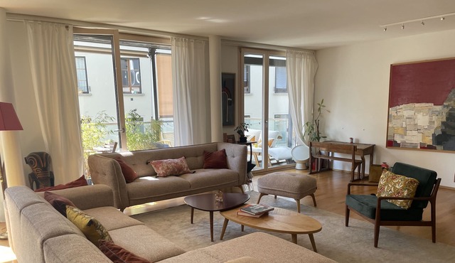 Spacious apartment by the lake in central Geneva