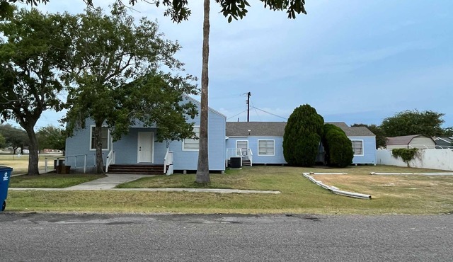 Spacious Apartment Complex in Ingleside – Sleeps 19!