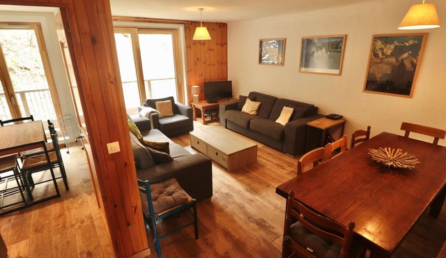 Spacious apartment for 10 with wifi and parking in Courchevel