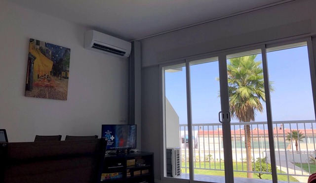 Spacious apartment facing the sea and a few meters from the beach