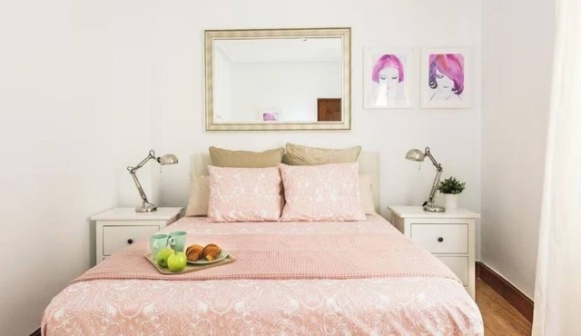Spacious apartment for groups in Puerta del Sol