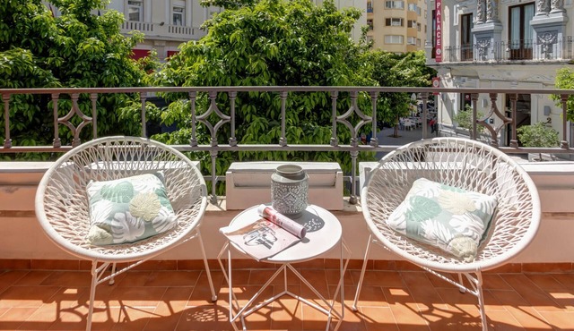 Spacious apartment for 8 with private terrace