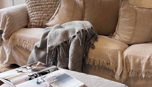 Spacious Apartment for Four. In the Heart of Iluka steps to River, Cafe and Bar.