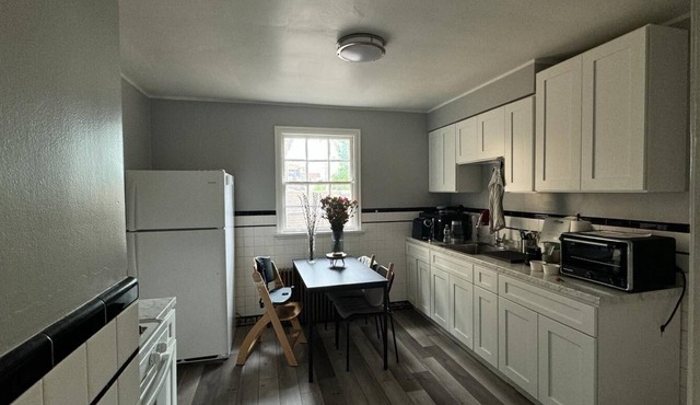 Spacious apartment for traveling professionals or group vacations