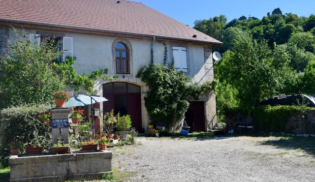 Spacious apartment in old farm close to Lac de Vouglans