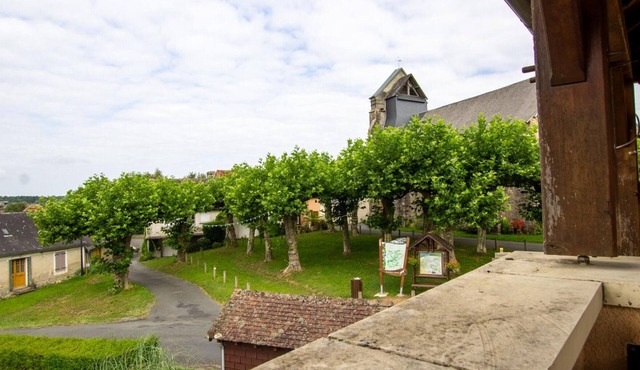 Spacious Apartment in Périgord - 2 Bedrooms, Terrace, Parking