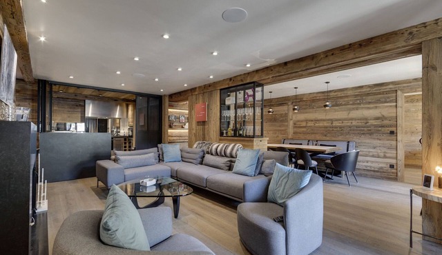 Spacious apartment with fireplace, parking, Val-d'Isère