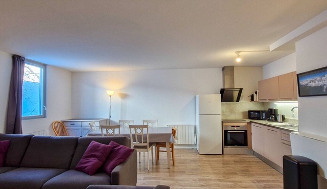 Spacious Apartment in Center of Flaine, Sleeps 6, Near Slopes and Shops