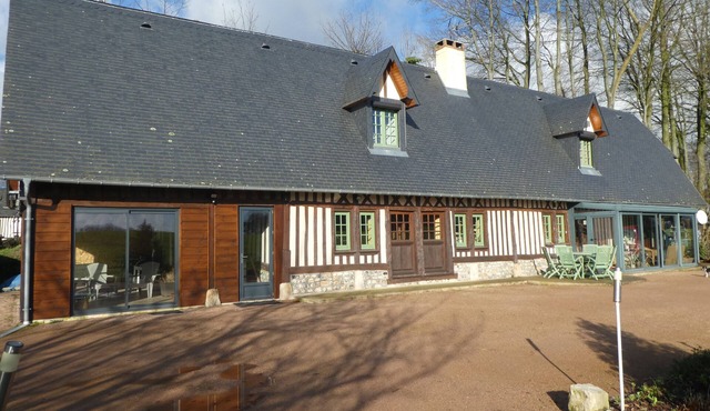 Spacious apartment in Normandy farmhouse.