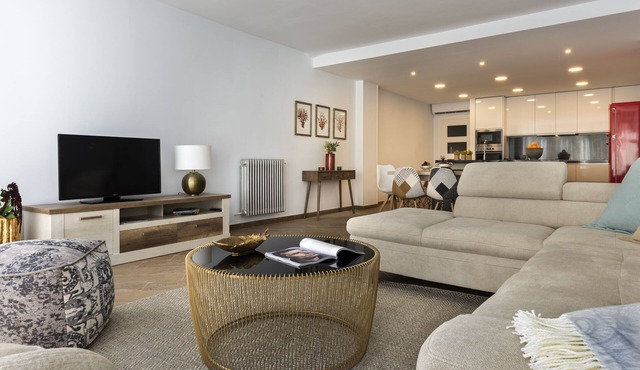 Spacious Apartment in Great Central Location. Tablas