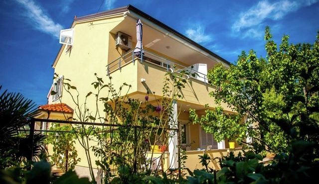Spacious Apartment in Vantacici near Sea