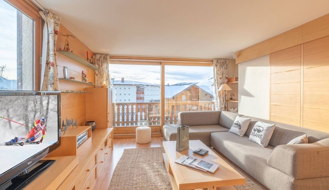 Spacious apartment in Huez with parking for 6 people