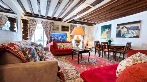 Spacious Apartment in Montparnasse