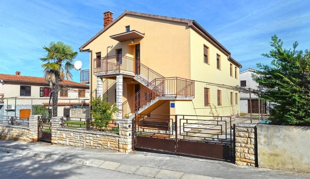 Spacious apartment in Peroj with terrace