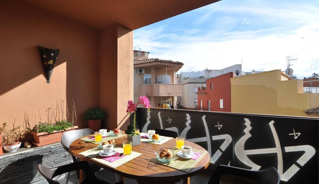 Spacious Apartment in Roses, Costa Brava! 3 Bedrooms, Near the Beach, Free Wi-Fi. Book now!