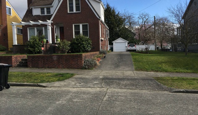 Spacious Apartment in Trendy Ballard Tudor