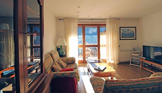 Spacious apartment in the Naut Aran HUTVA04-1222