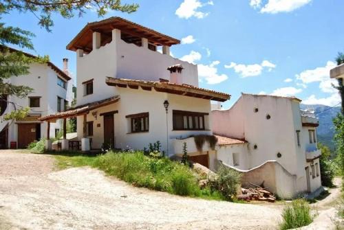 Spacious Apartment in Yeste with Shared Pool