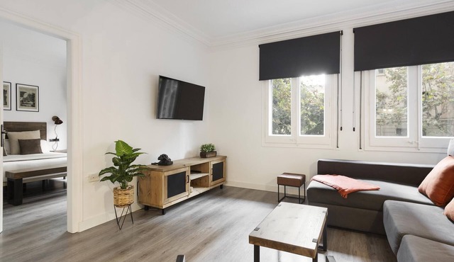 Spacious apartment next to the Sagrada Familia