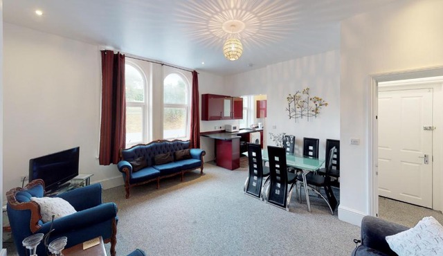 Spacious Apartment Sleeps 6