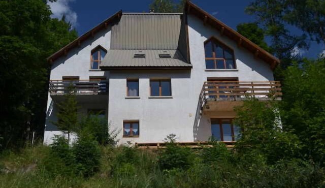 Spacious apartment surrounded by nature