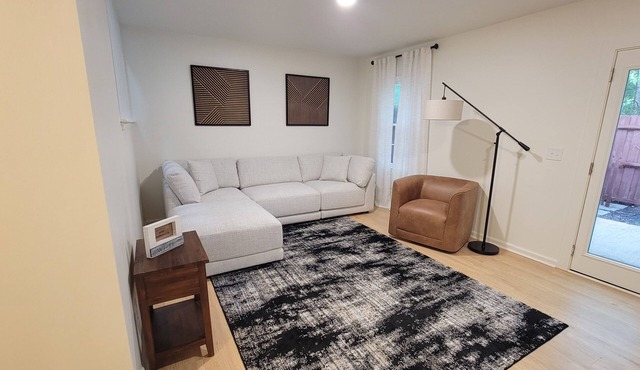 Spacious Apartment With 2-King Master Bedroom Suits