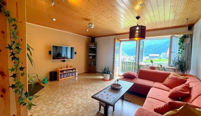 Spacious Apartment with 3 bedrooms, 2 bathrooms, kitchen and living room