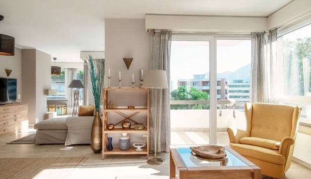 Spacious apartment with Terrace in Paradiso (TERRAZZA PARADISO)