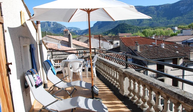 Spacious Apartment with Roof Terrace. Enjoy Cycling, Hiking, Water sports, Wine.