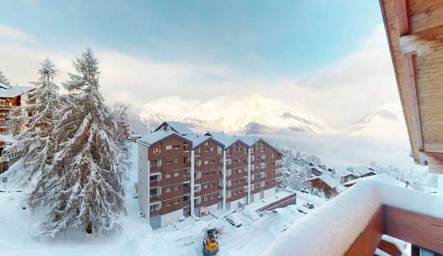 Spacious Apartment With Balcony
